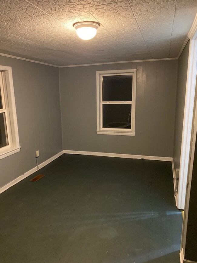 Building Photo - Beautifully Renovated 3-Bedroom Home with Expansive Yard and Private Deck in Graysville