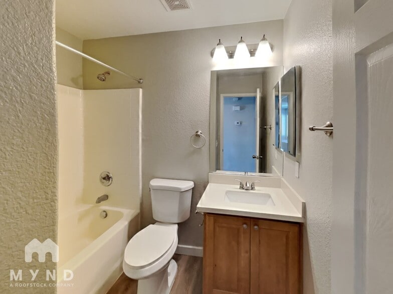 Building Photo - 2520 Olay St