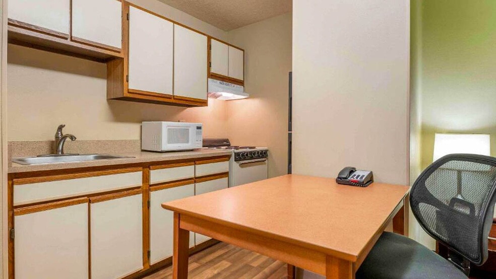 Building Photo - 9750 Lake Shore Dr E