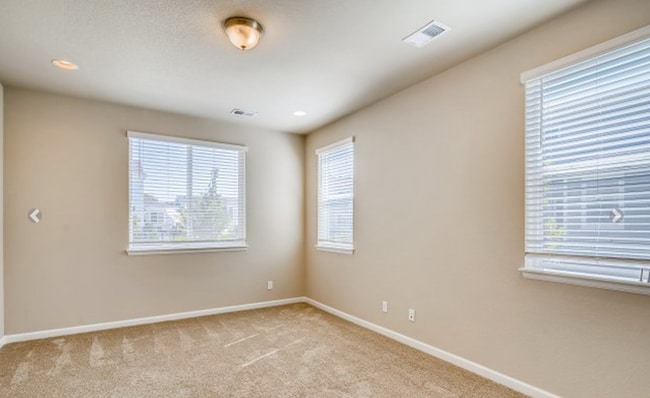 Building Photo - LOVELY 4-BEDROOM TOWNHOUSE IN WALKABLE SW LONGMONT NEIGHBORHOOD