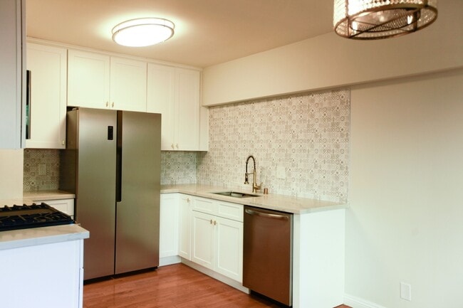 Building Photo - 1323 Ridgeley Dr