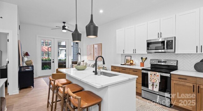 Building Photo - 1711 Commonwealth Ave