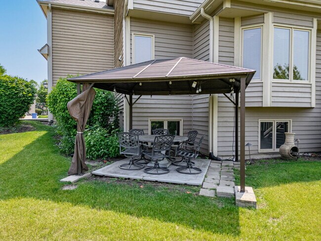 Building Photo - 552 Waters Edge Dr