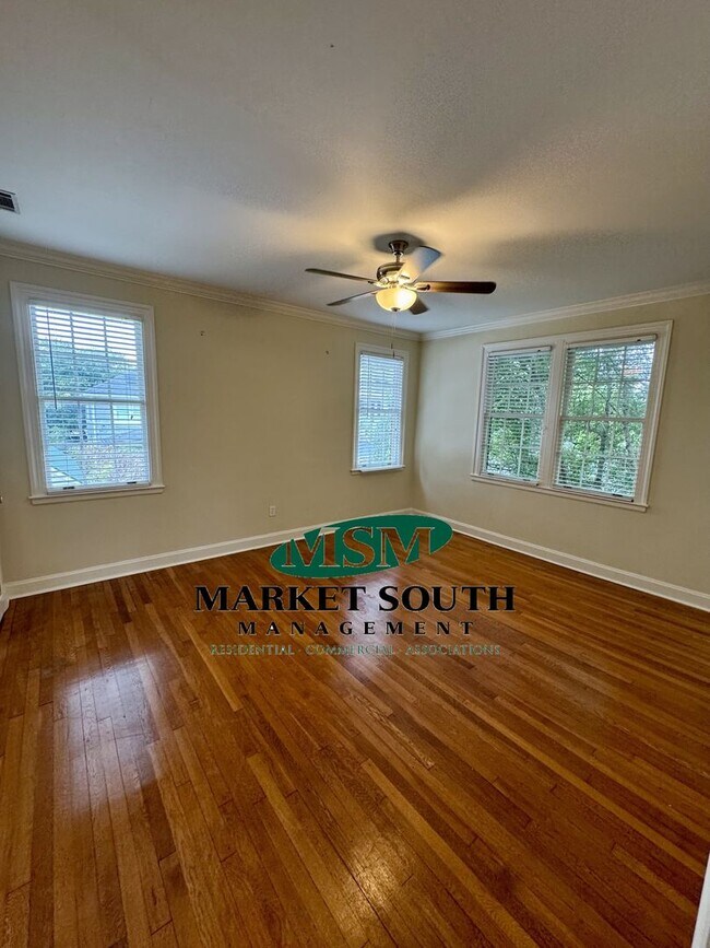 Building Photo - ARDSLEY PARK GEM- AVAILABLE NOW!  APPOINTM...
