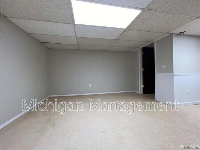 Building Photo - 32028 Maine St