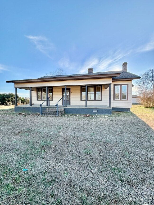 Building Photo - 243 Love St