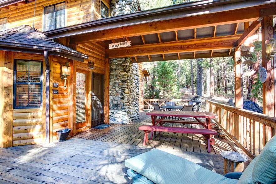 Building Photo - 8041 Woodpecker Way