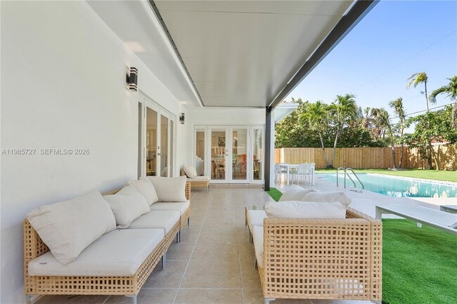 Building Photo - 10801 Peachtree Dr