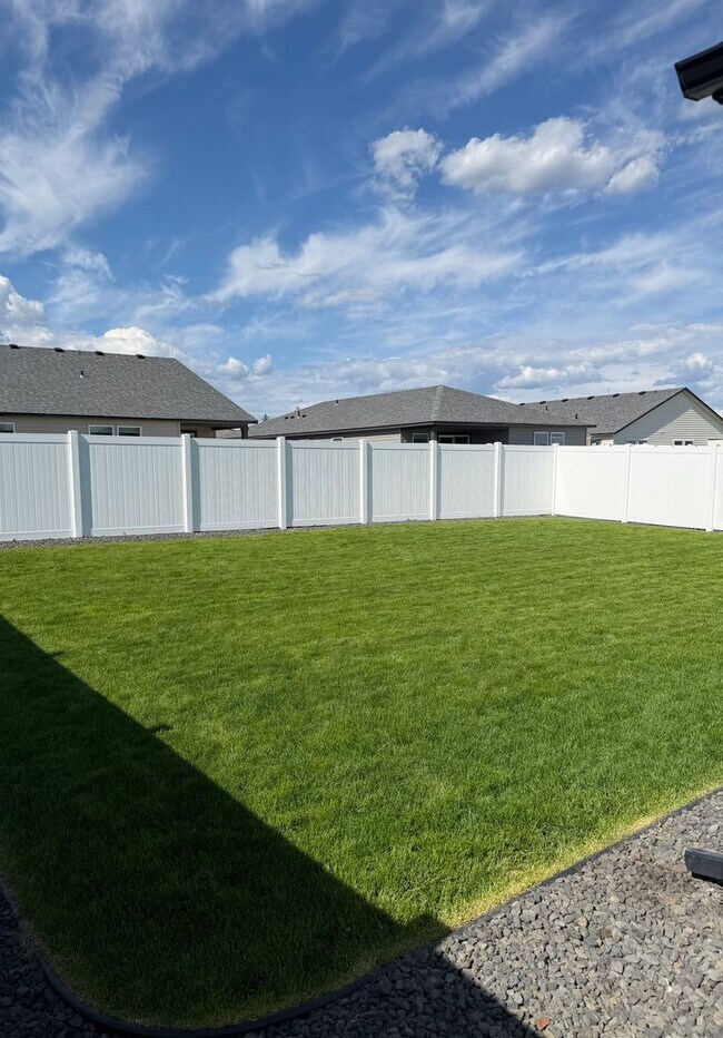 Building Photo - Newly Built 3 Bed, 2 Bath Rancher in Deer Park!