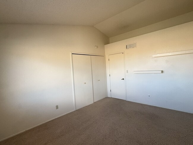 Building Photo - Great two story, 3 bedroom, 2.5 bath home