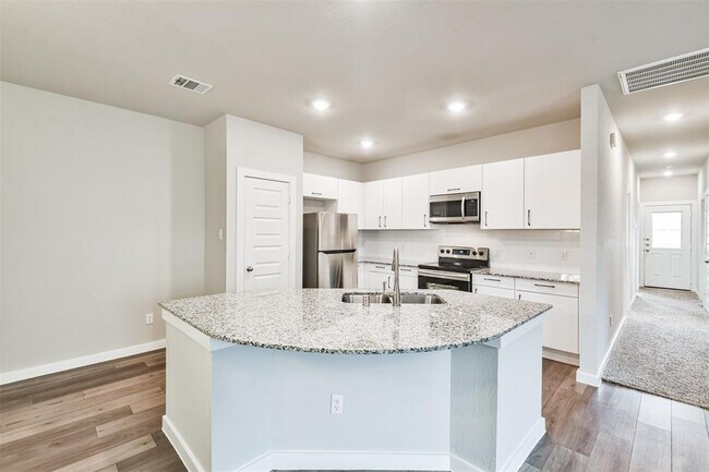 Building Photo - 25129 Pacific Wren Dr