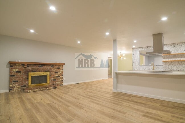 Building Photo - BRAND NEW 5 bed House in UP School District!