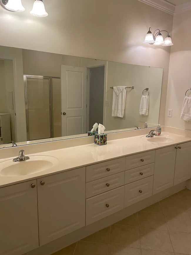 Building Photo - 2 Bed, 2 Bath Apartment on the River - Furnhsied Rental