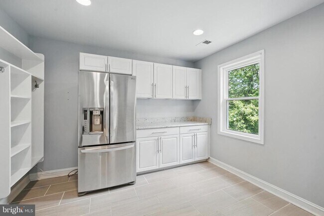 Building Photo - 9913 Rosewood Hill Cir