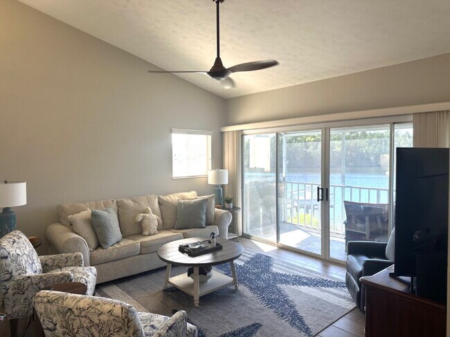 Building Photo - Fully Furnished Waterfront Condo For Rent!