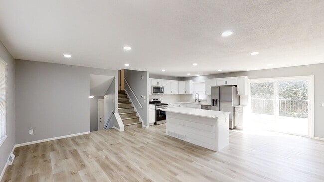 Building Photo - Large Updated 4-Bedroom Home for Rent – Moline