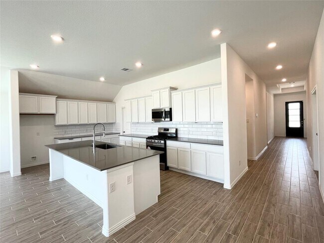 Building Photo - 2243 Rustboro Dr