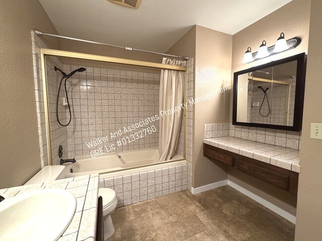 Building Photo - 622 Farrell Dr