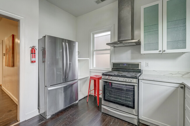 Kitchen - 719 N Meadow St