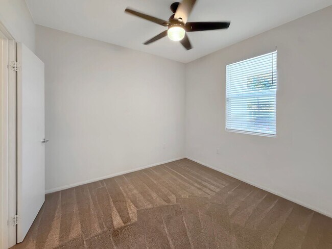 Building Photo - Spacious 4BR/3.5BA Townhome in Otay Ranch ...