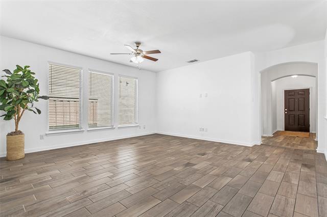 Building Photo - 2104 Miramar Dr