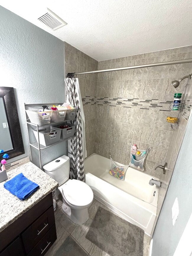 Building Photo - Desirable Home in Lincoln Village – A must see!