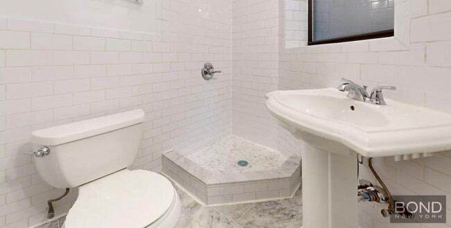 Building Photo - 2 bedroom in NEW YORK NY 10009