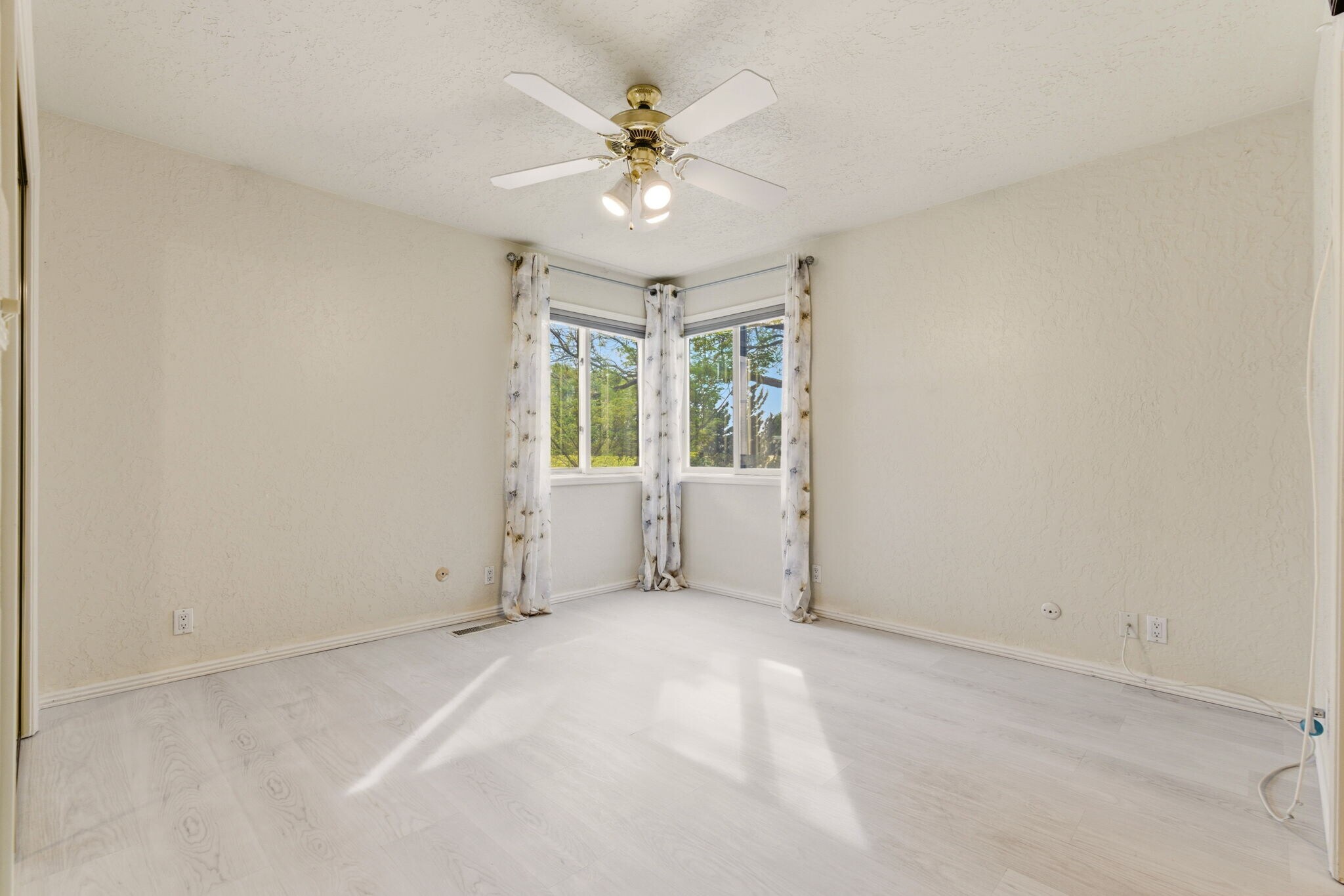 Building Photo - 9706 Tanoan Dr NE