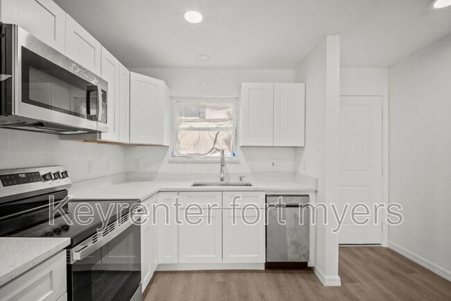Building Photo - 16881 Davis Rd