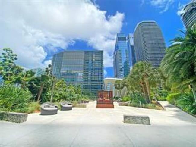 Building Photo - 88 SW 7th St