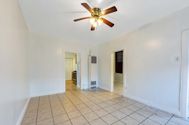 Building Photo - 2109 W Cullerton St