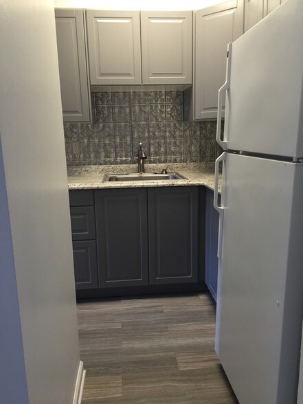 Kitchen - 694 Robinwood Dr