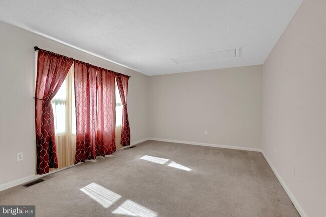 Building Photo - 37245 E Spicer Dr