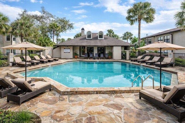 Building Photo - Gorgeous first floor 2/2 condo x Rent @  Winter Park in front of Full Sail!