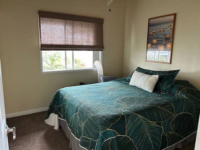 Building Photo - Furnished 3Bed, 2Bath Upstairs of House wi...