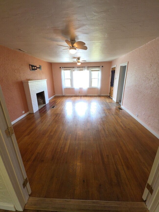 Building Photo - Central Lakeport 3-Bedroom Home