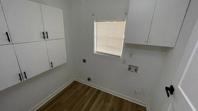 Building Photo - Spacious 4-Bed 2-Bath Home for Rent