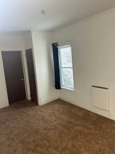 Room for rent - 30 Wall St