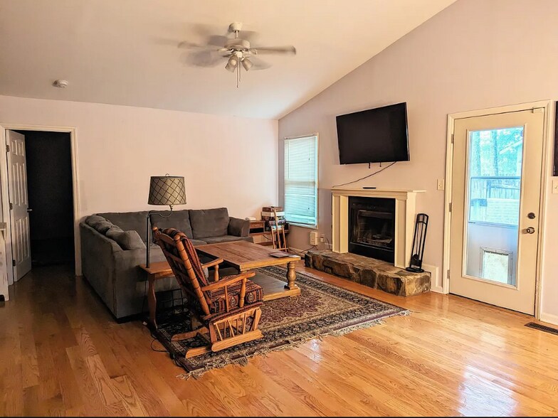 Large window through out house allow tons of natural light in - 6028 Dalton Rd