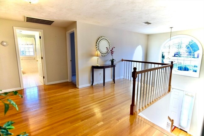 Building Photo - 172 Edgehill Rd