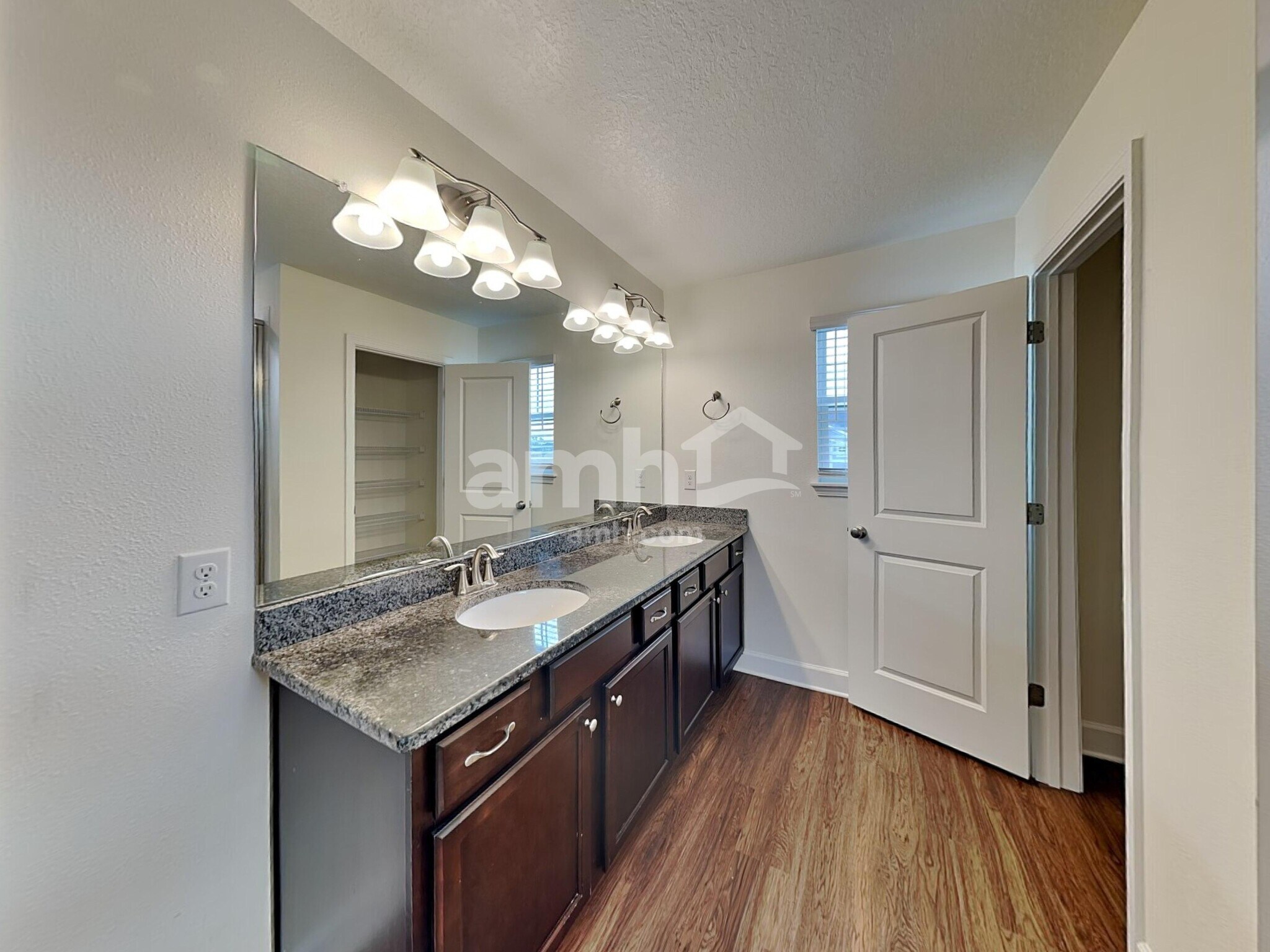 Building Photo - 325 Pine Terrace Dr