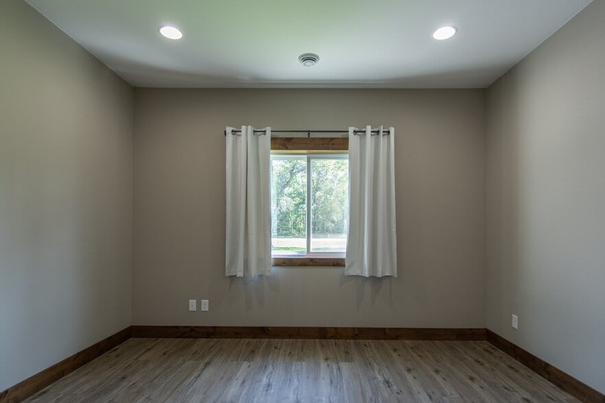 Building Photo - 11587 Forestview Dr