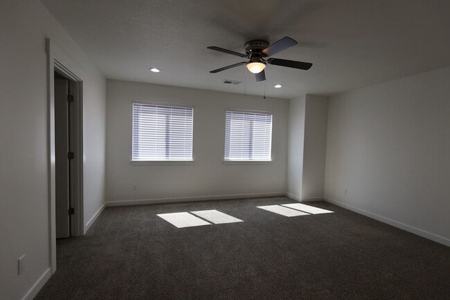 Building Photo - 2441-2443 Roll Tide Ct