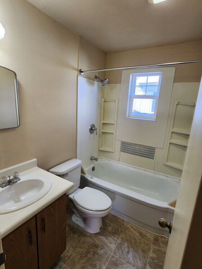 Building Photo - Quaint 1 bedroom home for rent