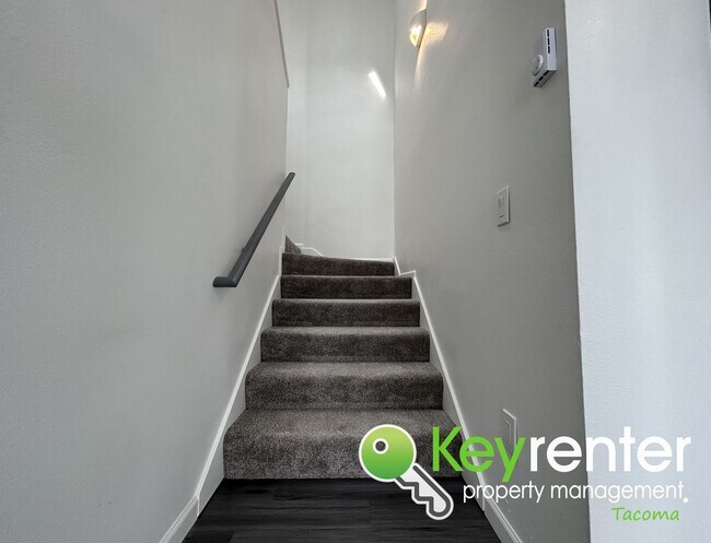 Building Photo - Exceptional 2 Bed 2 Bath Downtown Condo