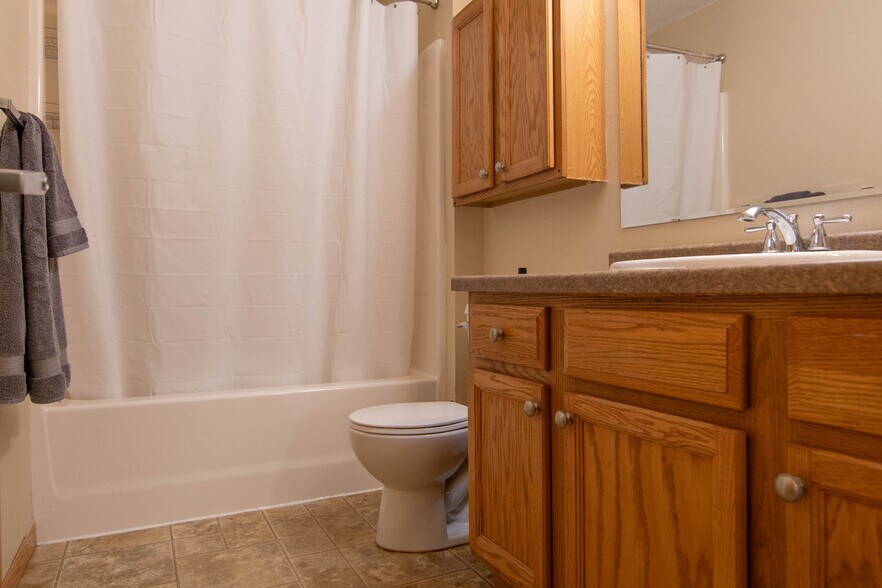 Upstairs bathroom - 129 16th St S