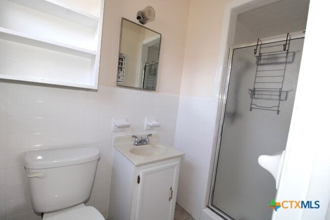 Building Photo - 2706 Live Oak Dr