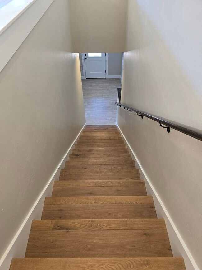 Building Photo - 3 bed 3 bath Brand-New Custom-Built home f...