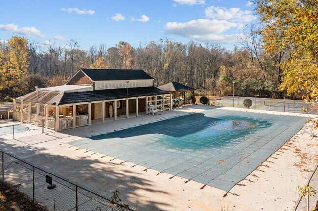 Building Photo - Nestled in the heart of Charlotte, this ch...