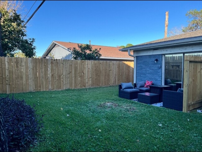 Building Photo - 1815 Bahama Dr